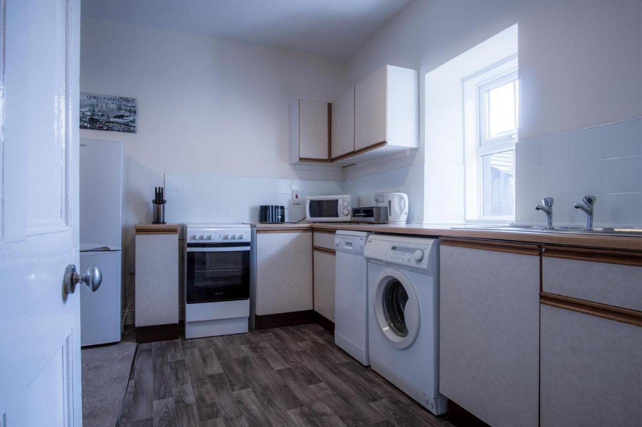 Dragons Den - 2 Bedroom Apartment - Tenby Esterno foto