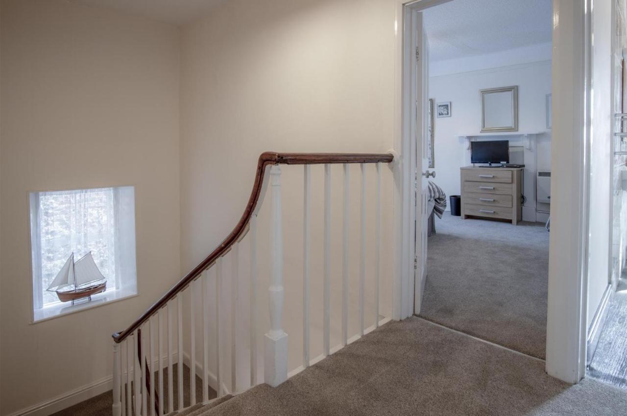 Dragons Den - 2 Bedroom Apartment - Tenby Esterno foto