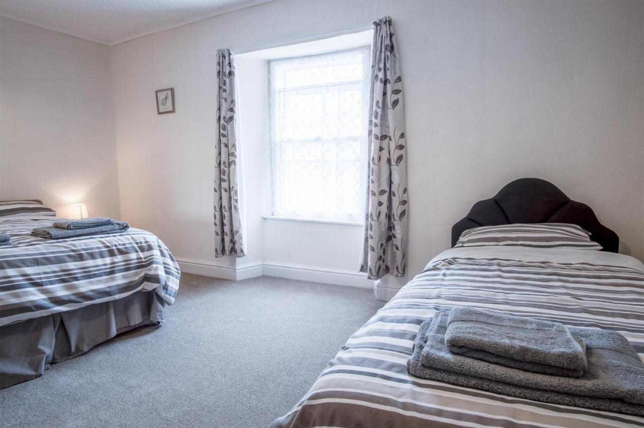 Dragons Den - 2 Bedroom Apartment - Tenby Esterno foto