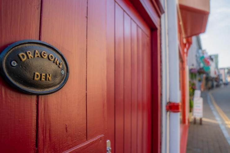 Dragons Den - 2 Bedroom Apartment - Tenby Esterno foto